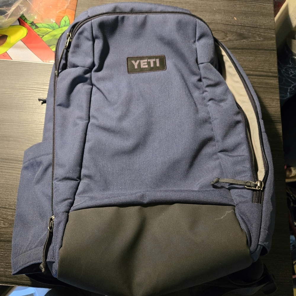 Yeti | Crossroads 23 Backpack - Picture 3 of 8